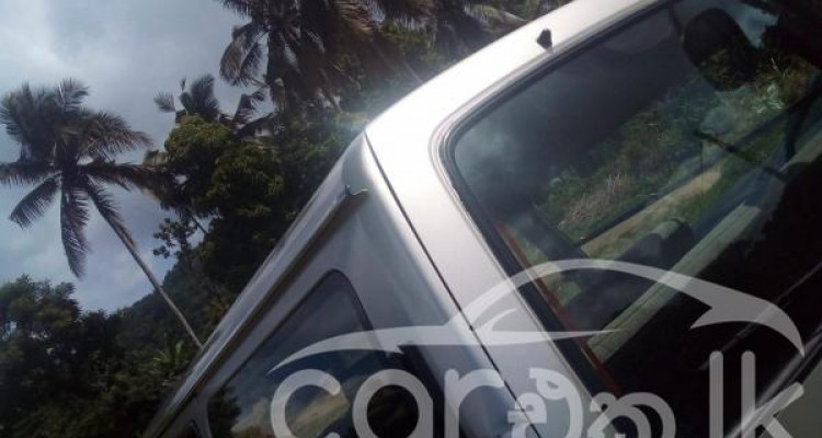 NISSAN CARAVAN 1996