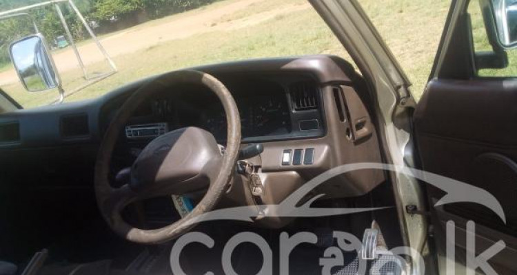 NISSAN CARAVAN 1996