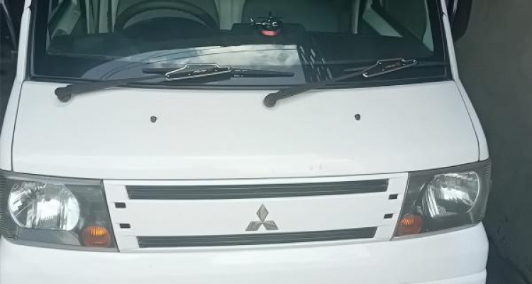 MITSUBISHI BUDDY 2011