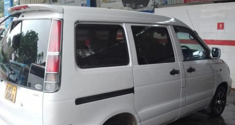 TOYOTA NOAH KR42 1999