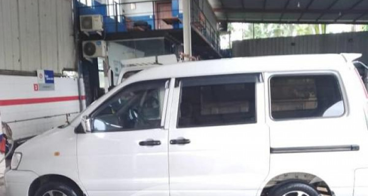 TOYOTA NOAH KR42 1999