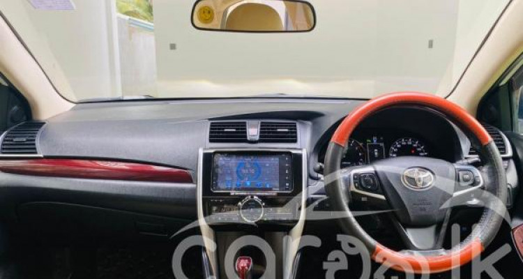 TOYOTA PREMIO 2017