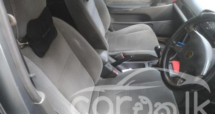 NISSAN BLUEBIRD 1992
