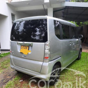HONDA N-BOX 2016