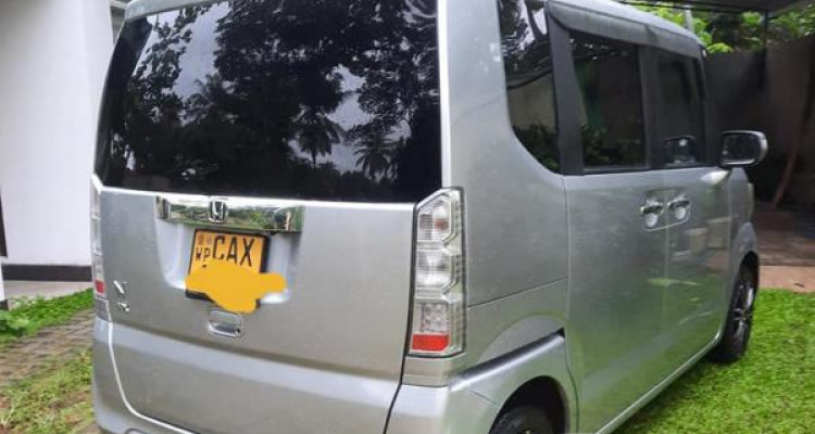 HONDA N-BOX 2016