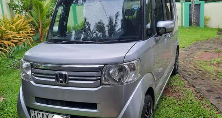 HONDA N-BOX 2016
