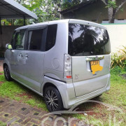 HONDA N-BOX 2016