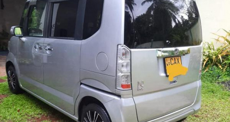HONDA N-BOX 2016