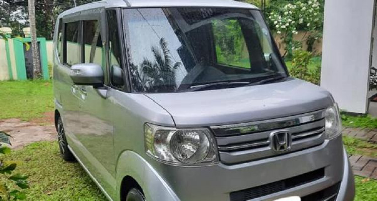HONDA N-BOX 2016