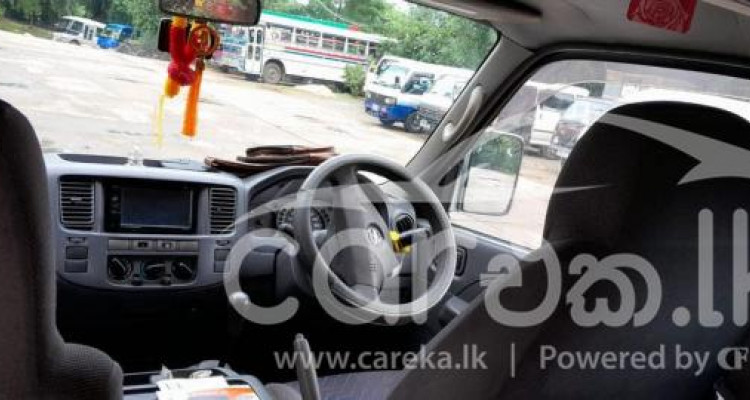 NISSAN CARAVAN E25 2002