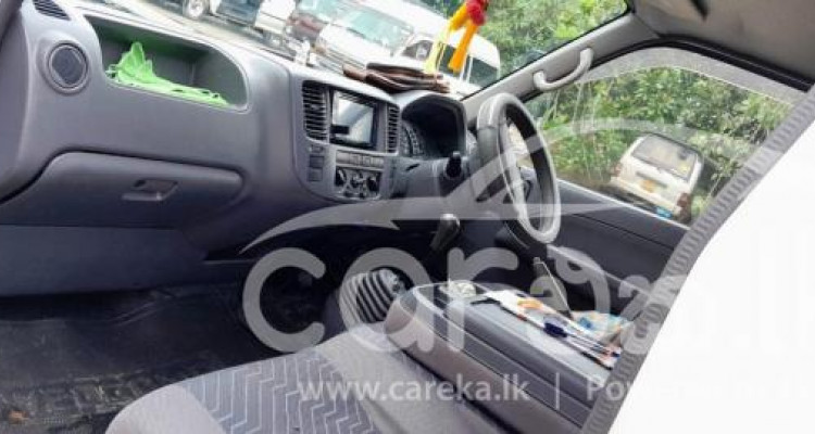 NISSAN CARAVAN E25 2002