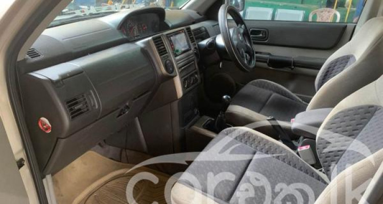 NISSAN X TRAIL 2004