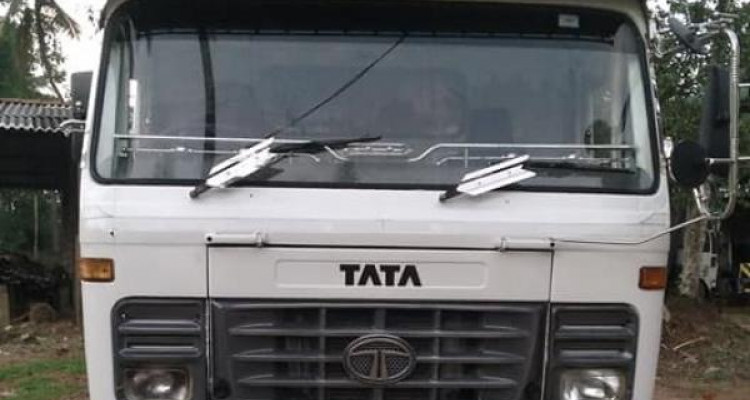 TATA TIPPER 2011