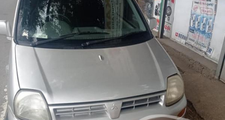 MITSUBISHI MINICA 2001