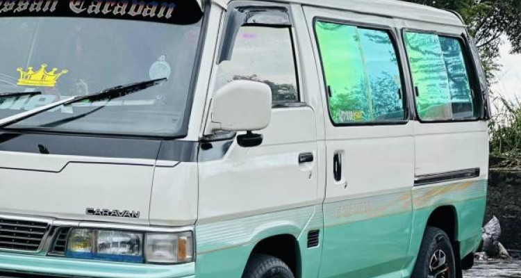 NISSAN CARAVAN 1989