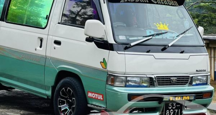 NISSAN CARAVAN 1989