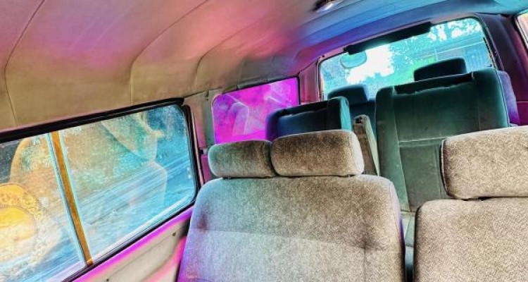 NISSAN CARAVAN 1989
