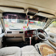 NISSAN CARAVAN 1989
