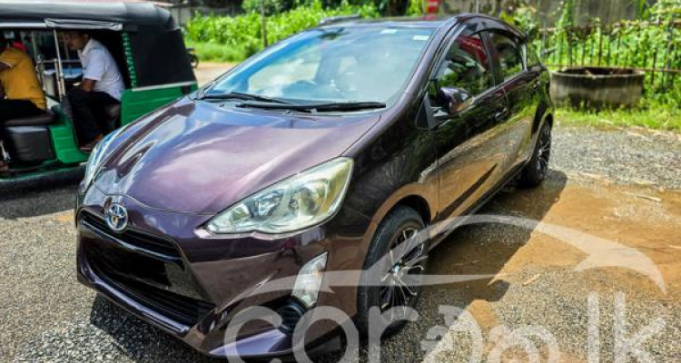 TOYOTA AQUA 2016