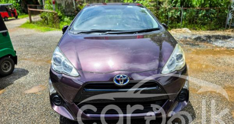 TOYOTA AQUA 2016
