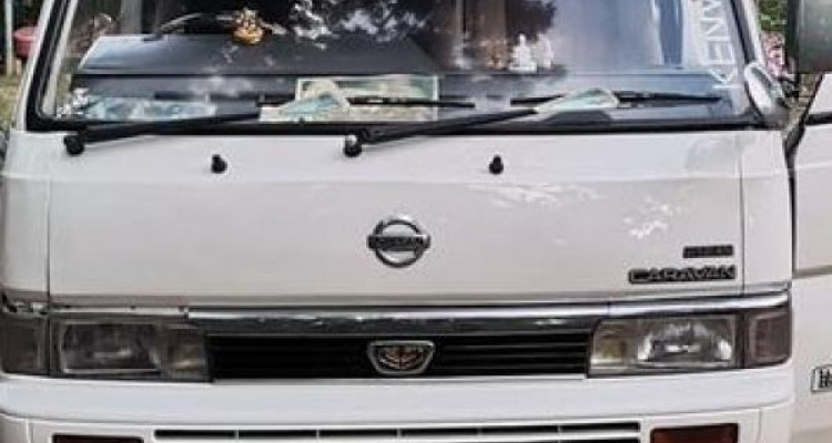 NISSAN CARAVAN 1989