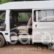 NISSAN CARAVAN 1989