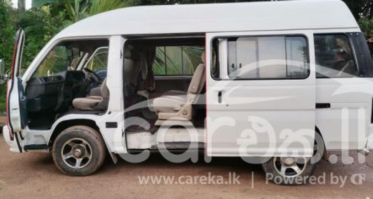 NISSAN CARAVAN 1989