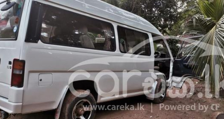 NISSAN CARAVAN 1989