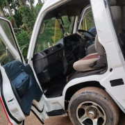 NISSAN CARAVAN 1989