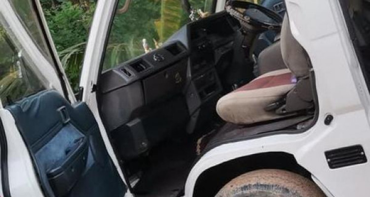 NISSAN CARAVAN 1989