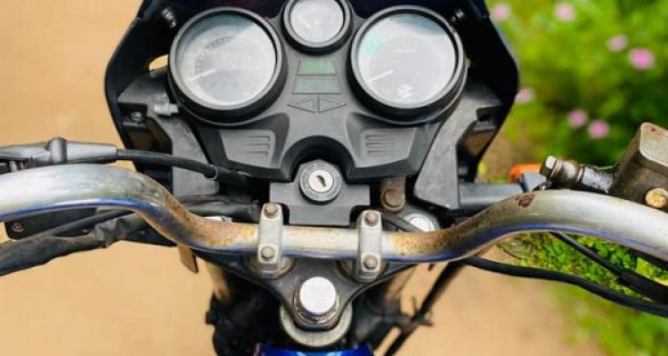 BAJAJ CALIBER 2004
