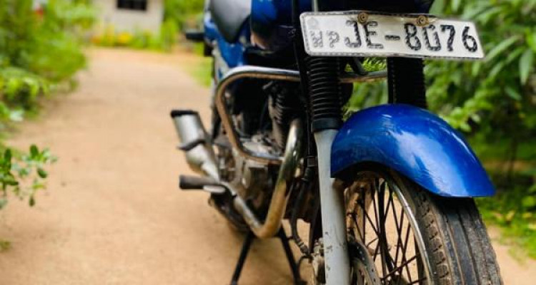BAJAJ CALIBER 2004