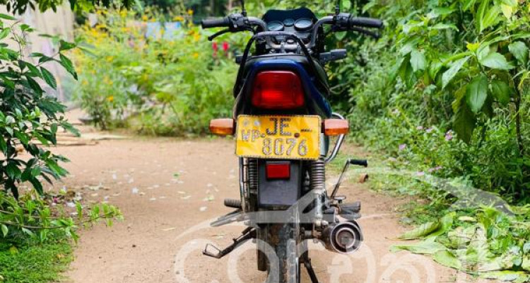 BAJAJ CALIBER 2004