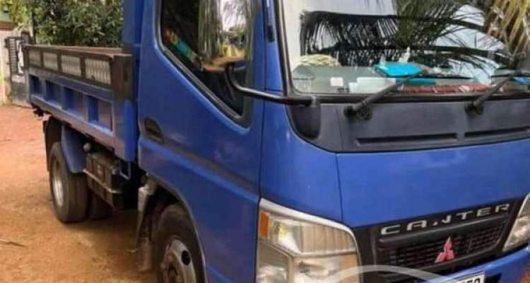MITSUBISHI CANTER 2005