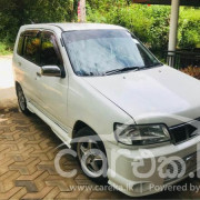 NISSAN CUBE 2000