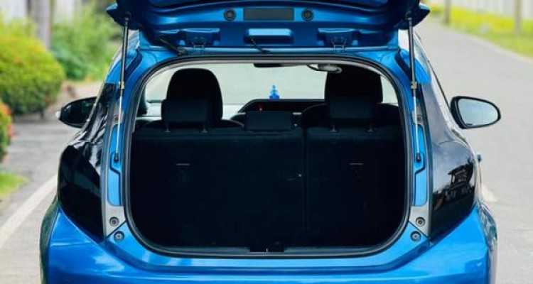 TOYOTA AQUA 2012