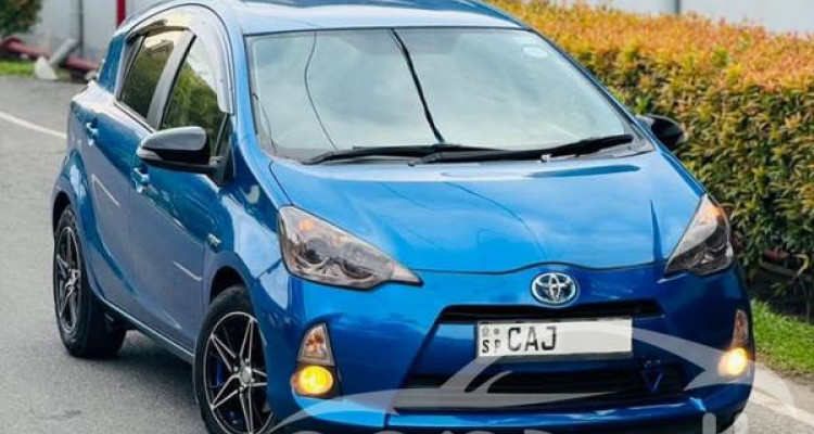 TOYOTA AQUA 2012