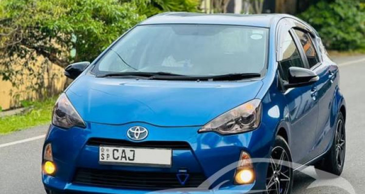 TOYOTA AQUA 2012