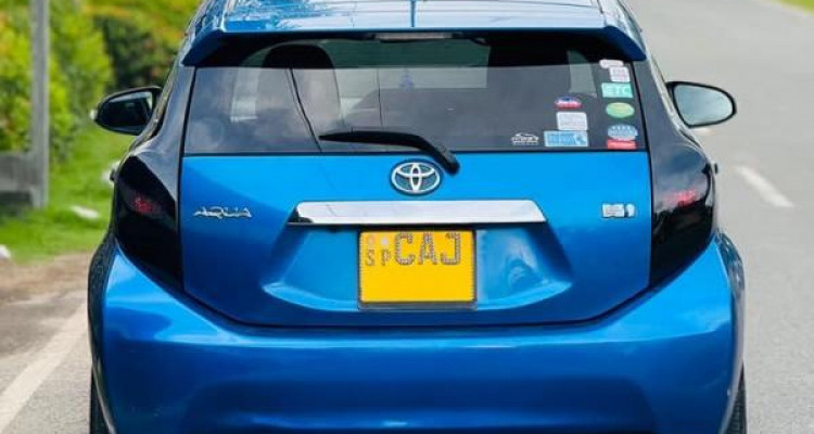 TOYOTA AQUA 2012