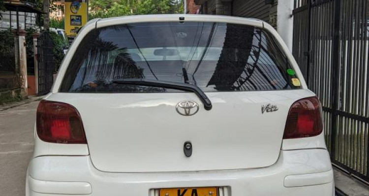 TOYOTA VITZ 2002