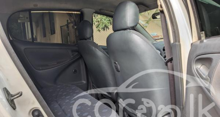 TOYOTA VITZ 2002