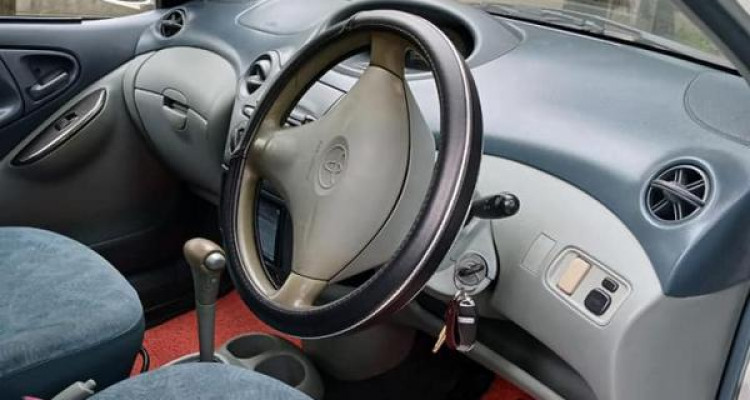 TOYOTA VITZ 1999