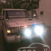 MITSUBISHI PAJERO 1992