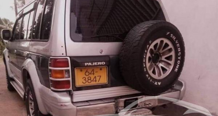 MITSUBISHI PAJERO 1992