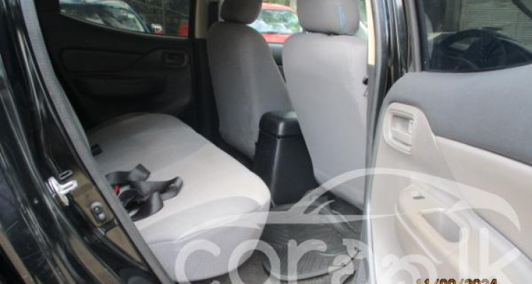 MITSUBISHI L200 2016