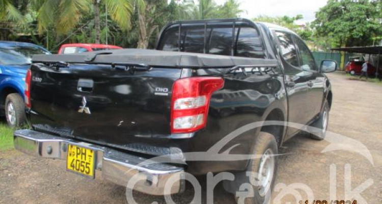 MITSUBISHI L200 2016