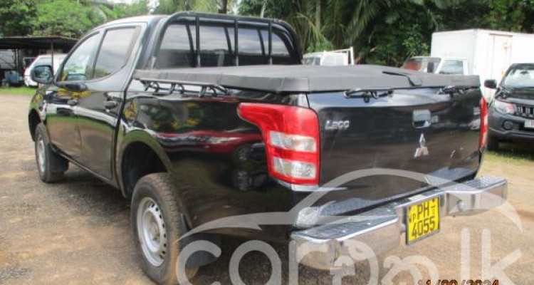 MITSUBISHI L200 2016