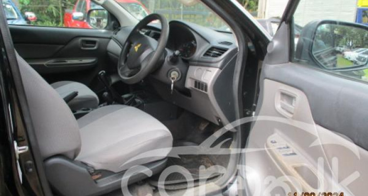 MITSUBISHI L200 2016