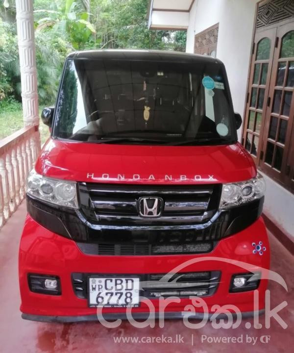 HONDA N-BOX 2017