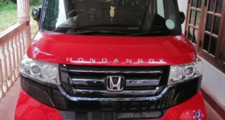 HONDA N-BOX 2017